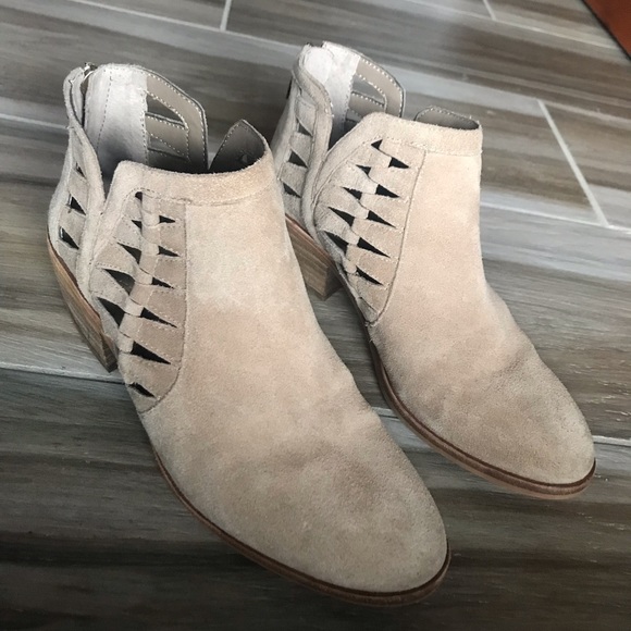 Vince Camuto block heel booties - Picture 1 of 6